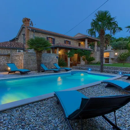 Rustic House Magdalea With Pool 펜션
