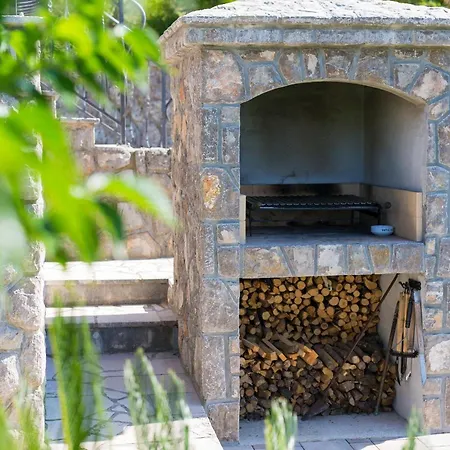Rustic House Magdalea With Pool Županje