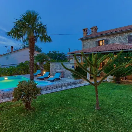 Rustic House Magdalea With Pool