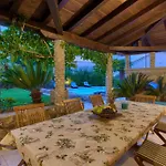 Rustic House Magdalea With Pool Prázdninový dům Županje