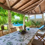 Rustic House Magdalea With Pool Prázdninový dům Županje