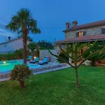 Rustic House Magdalea With Pool