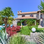 Rustic House Magdalea With Pool
