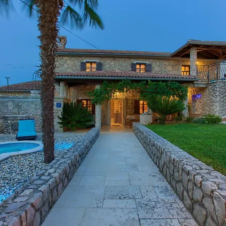 Rustic House Magdalea With Pool