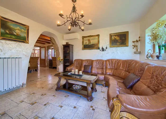 Rustic House Magdalea With Pool Holiday home