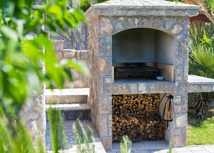 Rustic House Magdalea With Pool Zupanje