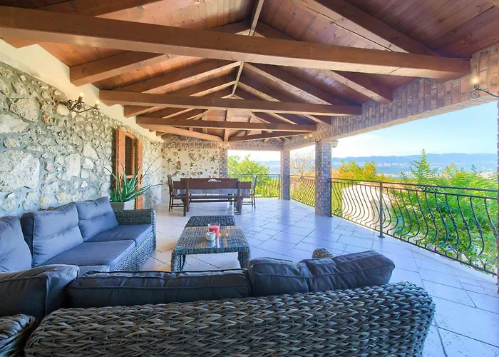 Rustic House Magdalea With Pool Zupanje