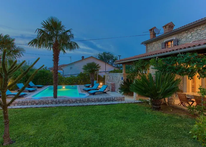 Rustic House Magdalea With Pool Holiday home