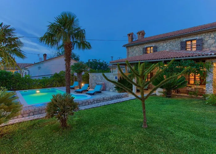 Rustic House Magdalea With Pool