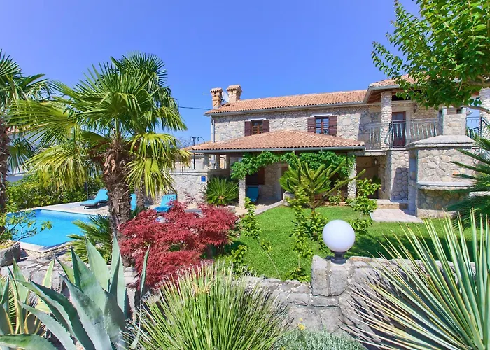 Rustic House Magdalea With Pool