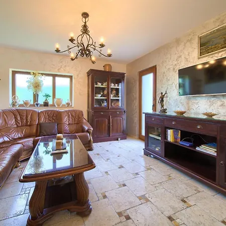 Сasa de vacaciones Rustic House Magdalea With Pool *