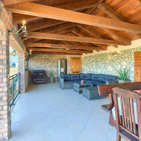 Rustic House Magdalea With Pool Сasa de vacaciones Županje