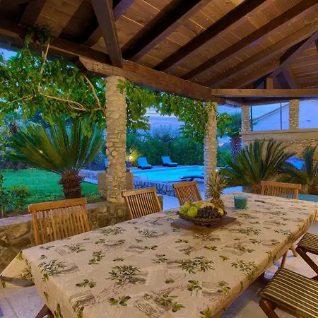 Rustic House Magdalea With Pool Сasa de vacaciones Županje