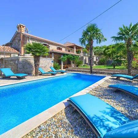Rustic House Magdalea With Pool Županje