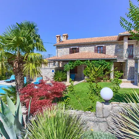 Rustic House Magdalea With Pool